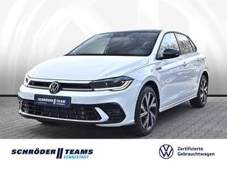 Schräge Frontansicht auf einen Volkswagen Polo , freigestellt