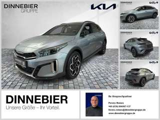 Schräge Frontansicht auf einen Kia XCeed , freigestellt