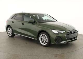 Schräge Frontansicht auf einen Audi A3 , freigestellt