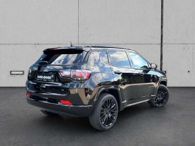 Fahrzeugbild eines Jeep Compass