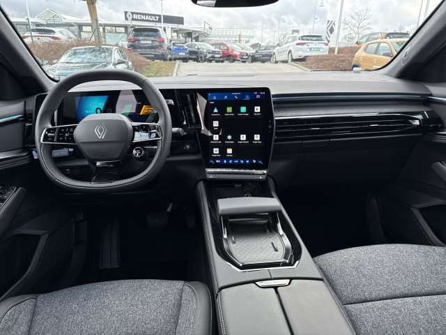 Fahrzeugbild eines Renault Rafale