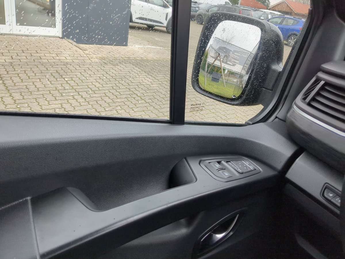 Fahrzeugbild eines Nissan Primastar