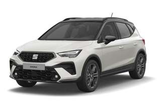 Schräge Frontansicht auf einen SEAT Arona , freigestellt