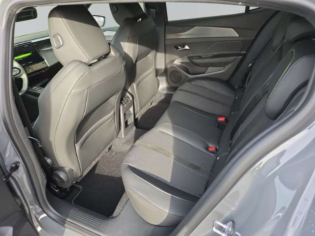 Fahrzeugbild eines Peugeot 408