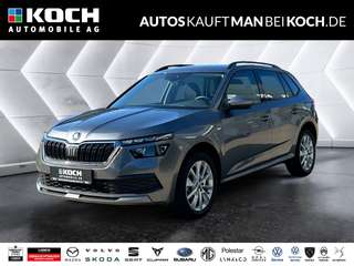Schräge Frontansicht auf einen Skoda Kamiq , freigestellt