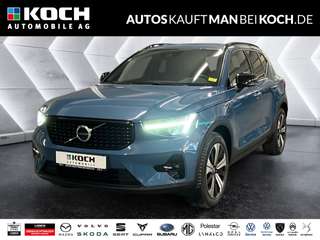 Schräge Frontansicht auf einen Volvo XC40 , freigestellt