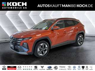 Schräge Frontansicht auf einen Hyundai Tucson , freigestellt
