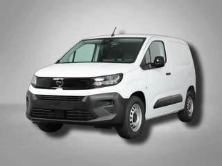 Schräge Frontansicht auf einen Opel Combo , freigestellt