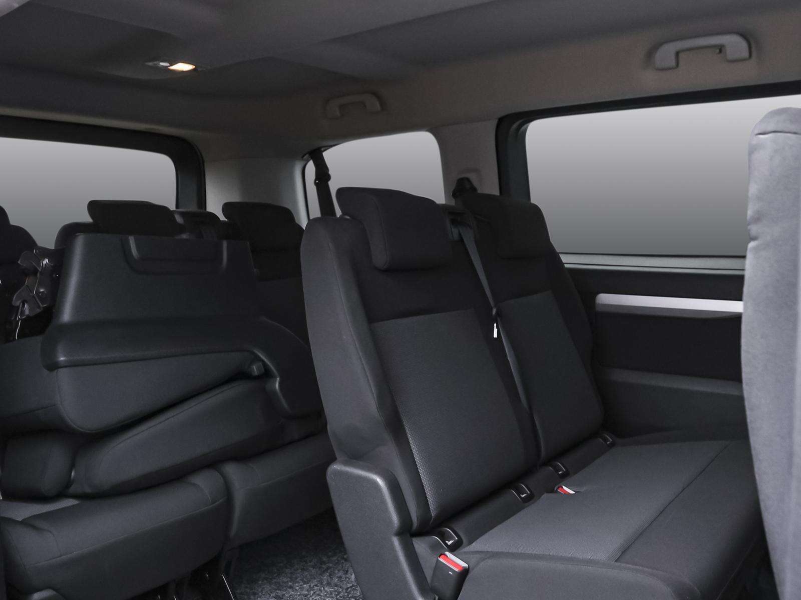 Fahrzeugbild eines Peugeot Traveller