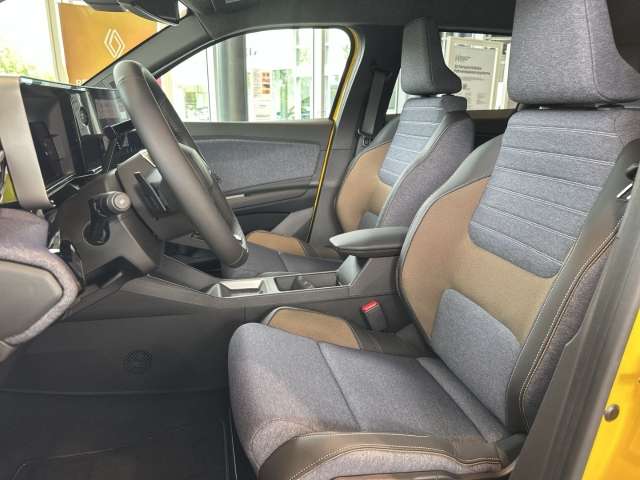 Fahrzeugbild eines Renault 5 E-TECH
