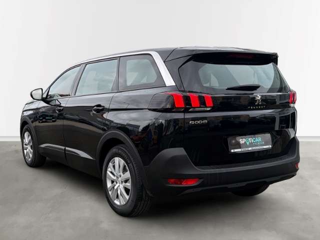 Fahrzeugbild eines Peugeot 5008