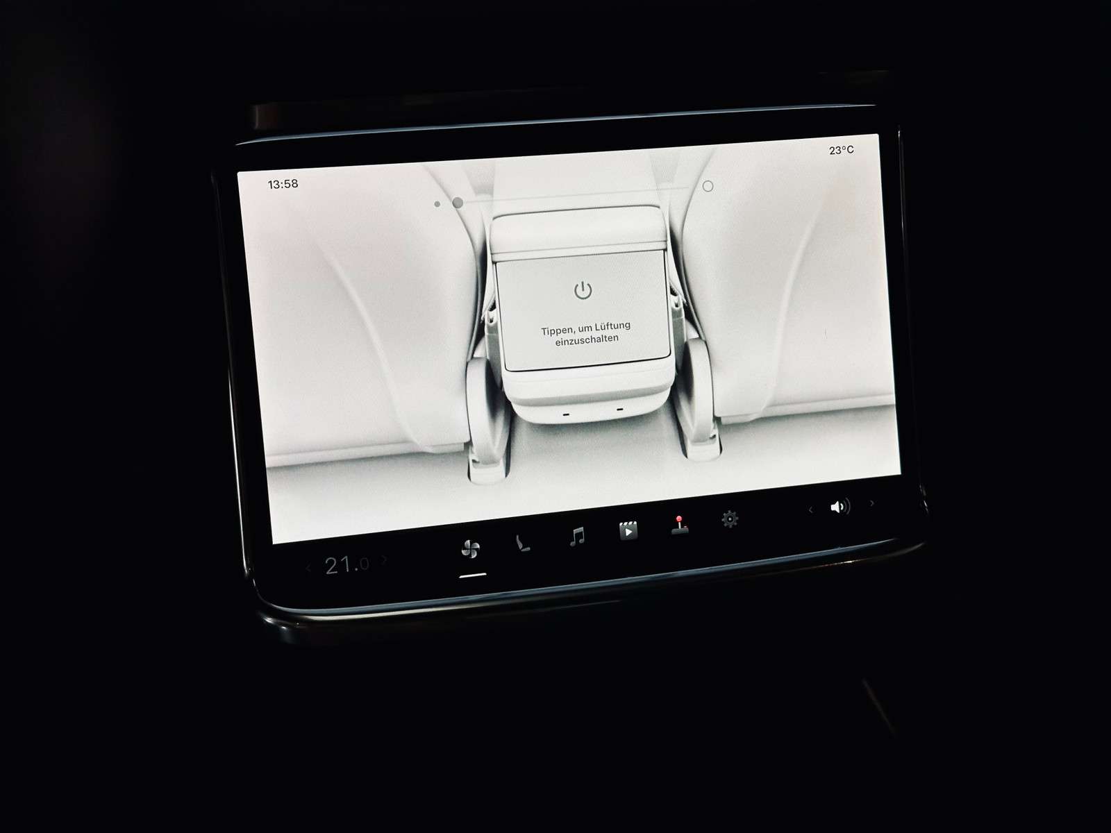 Fahrzeugbild eines TESLA Model S