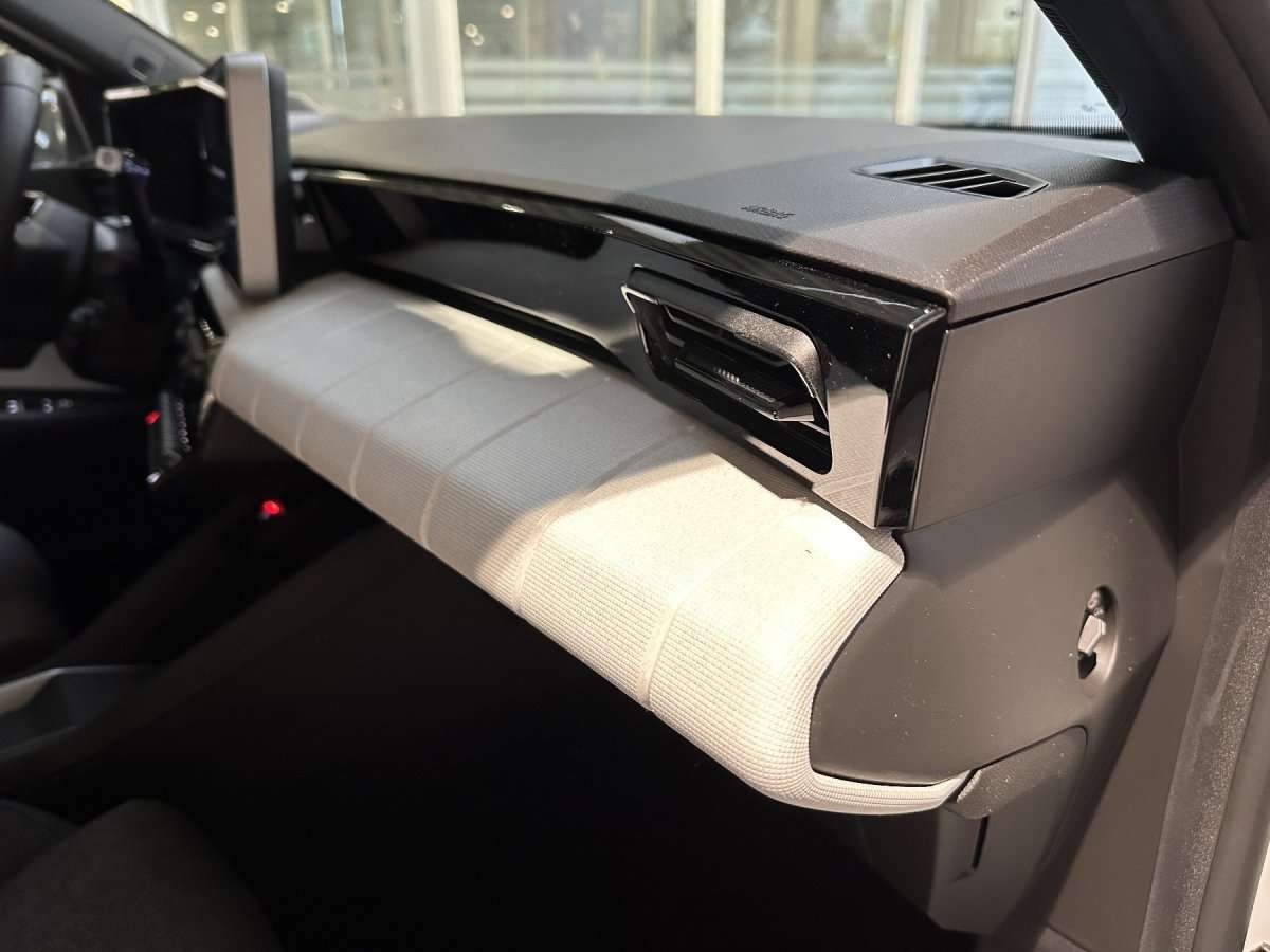 Fahrzeugbild eines Renault 4 E-TECH