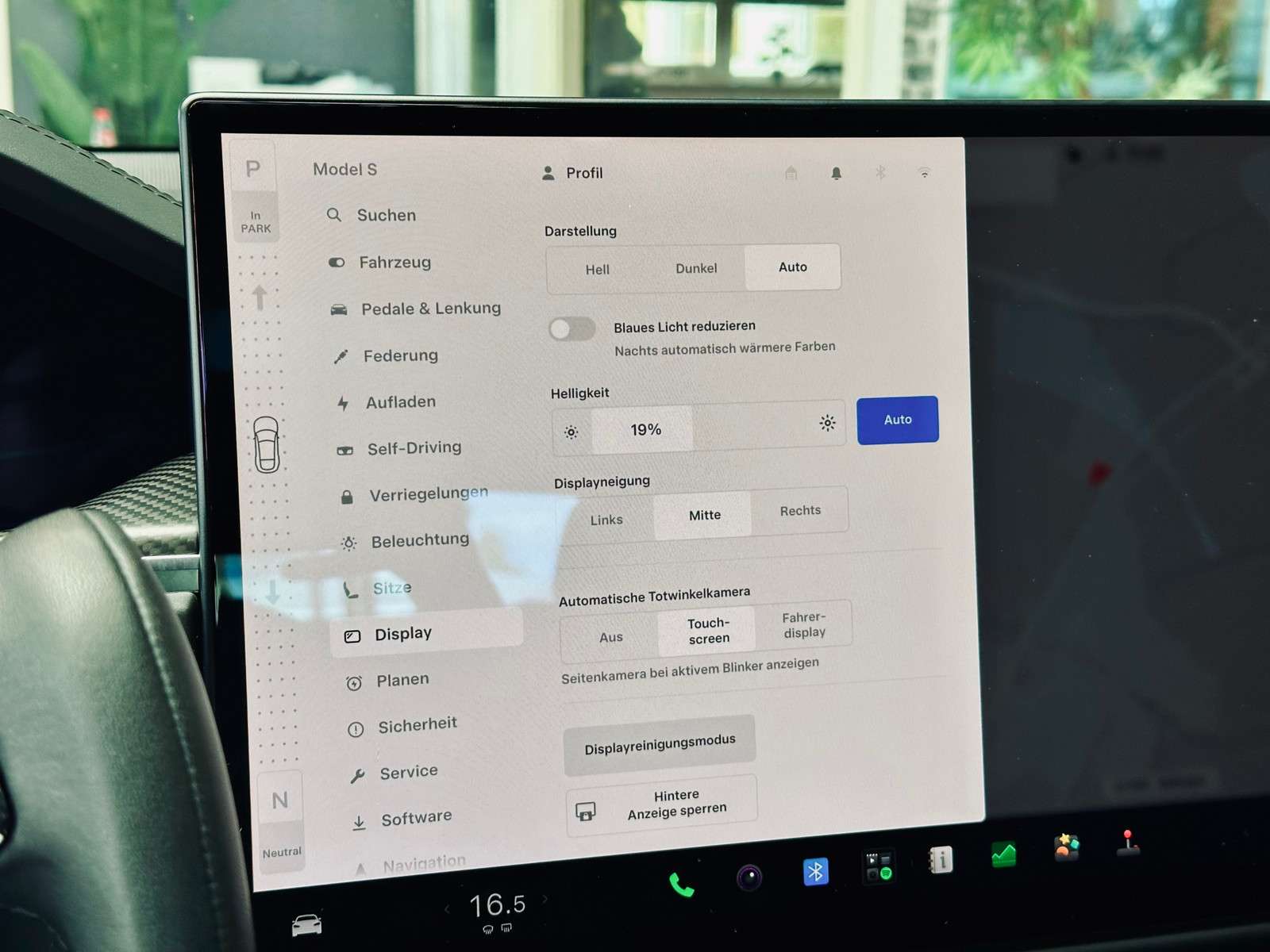Fahrzeugbild eines TESLA Model S