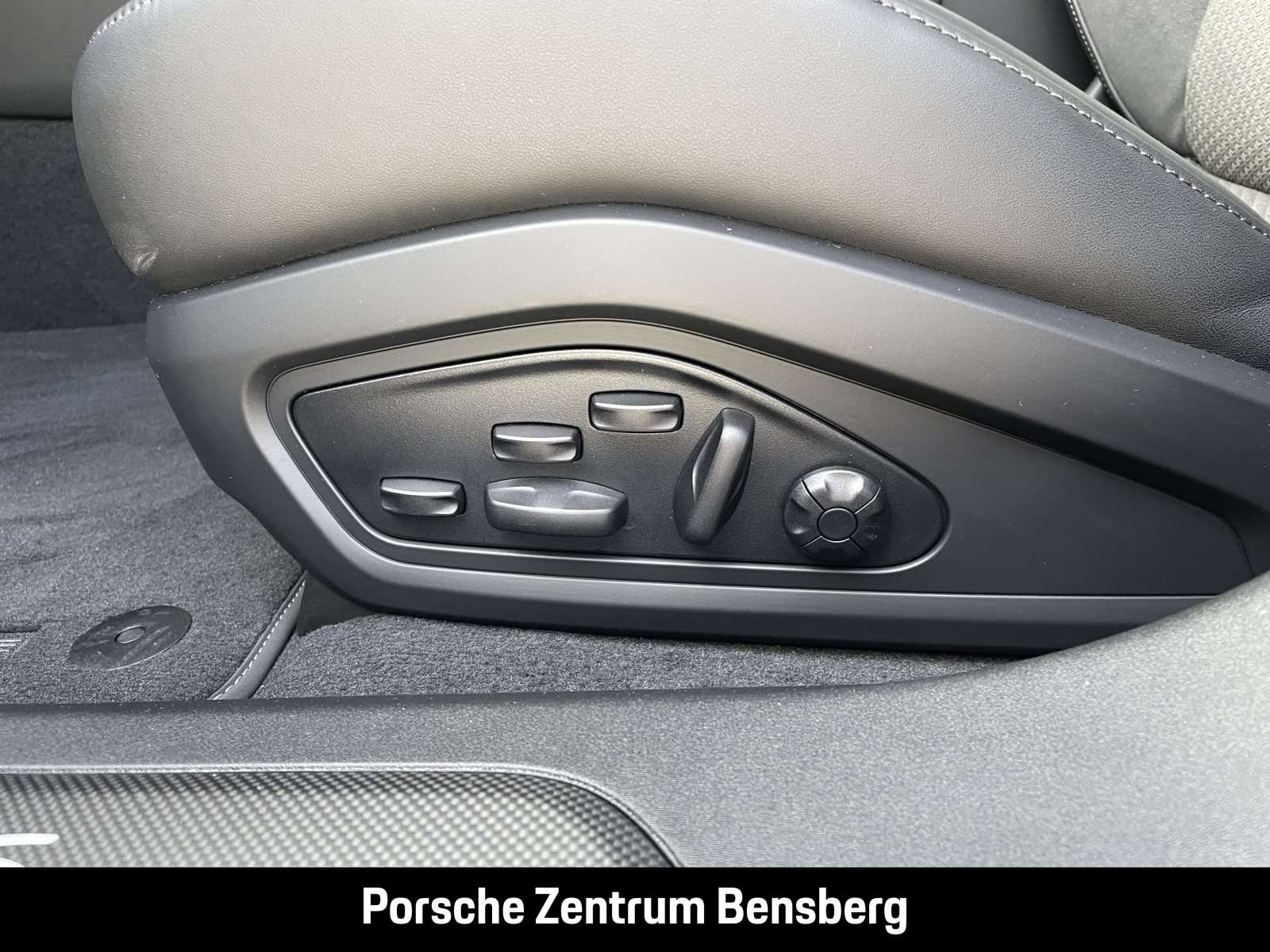 Fahrzeugbild eines Porsche Taycan