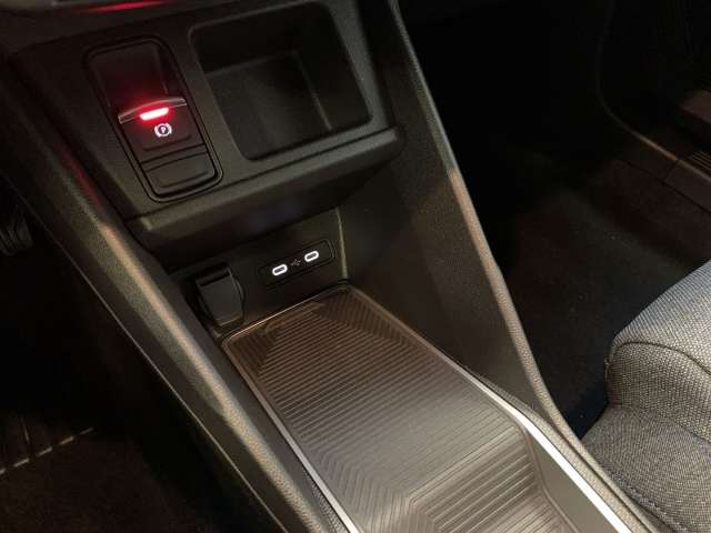 Fahrzeugbild eines Renault 4 E-TECH