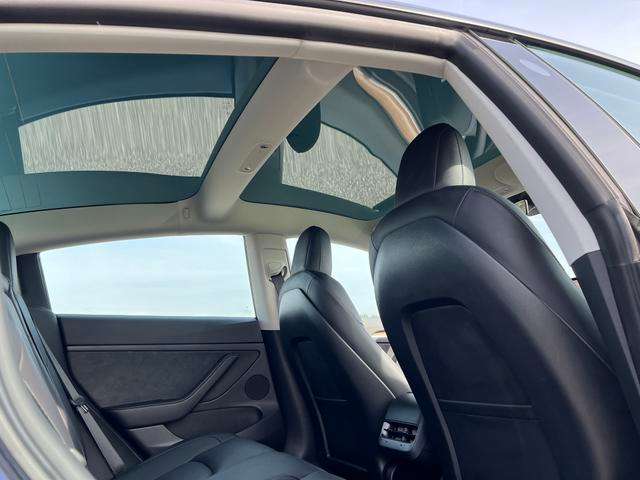 Fahrzeugbild eines TESLA Model 3