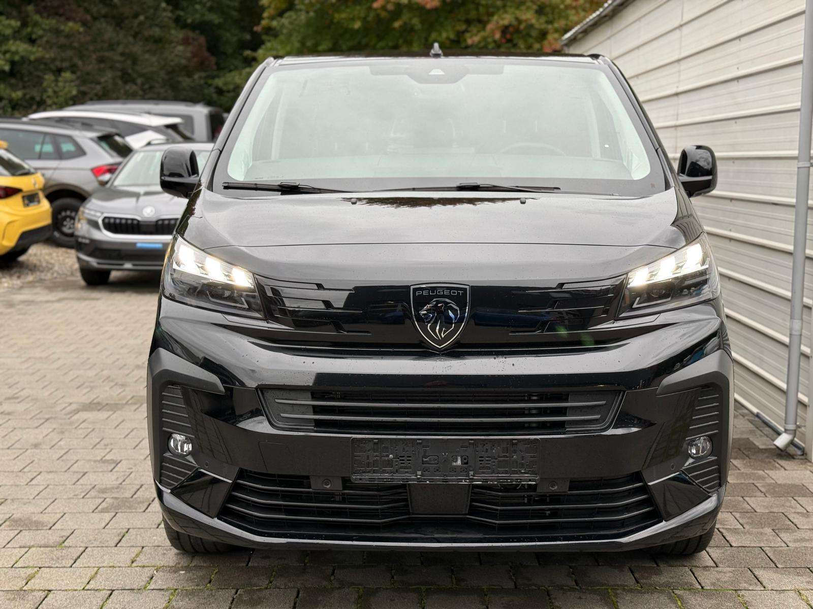 Fahrzeugbild eines Peugeot Traveller