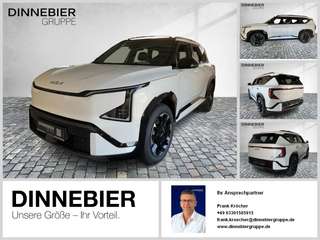Schräge Frontansicht auf einen Kia EV5 , freigestellt