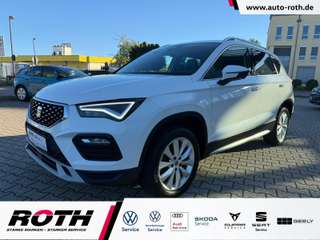 Schräge Frontansicht auf einen SEAT Ateca , freigestellt
