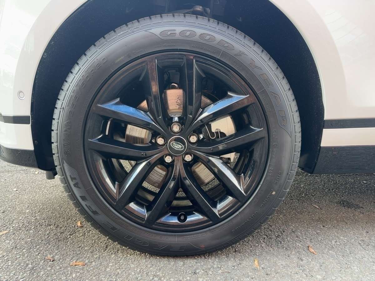 Fahrzeugbild eines Land Rover Range Rover Velar