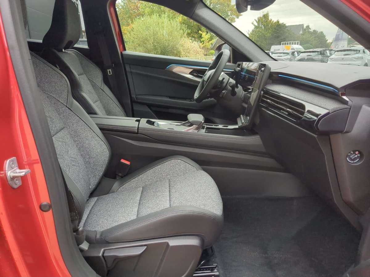 Fahrzeugbild eines Renault Rafale