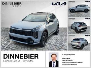 Schräge Frontansicht auf einen Kia Sportage , freigestellt