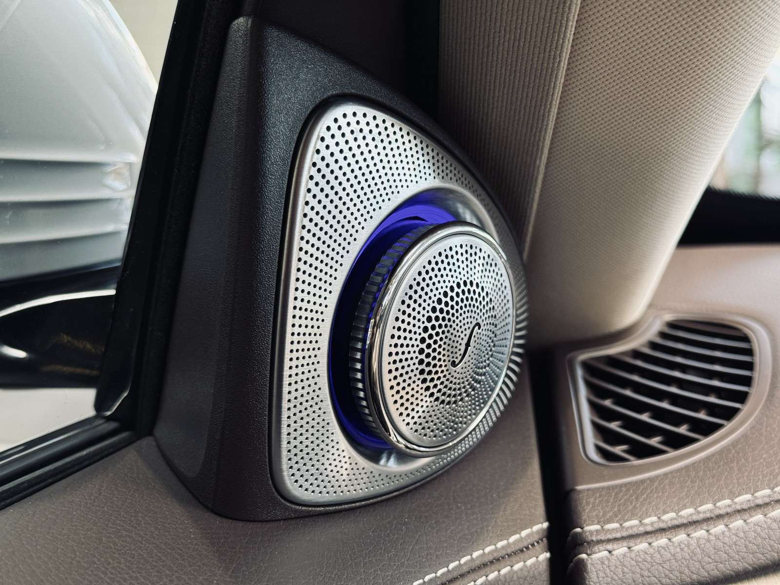 Fahrzeugbild eines Mercedes-Benz S-Klasse