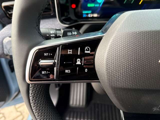 Fahrzeugbild eines Renault 4 E-TECH
