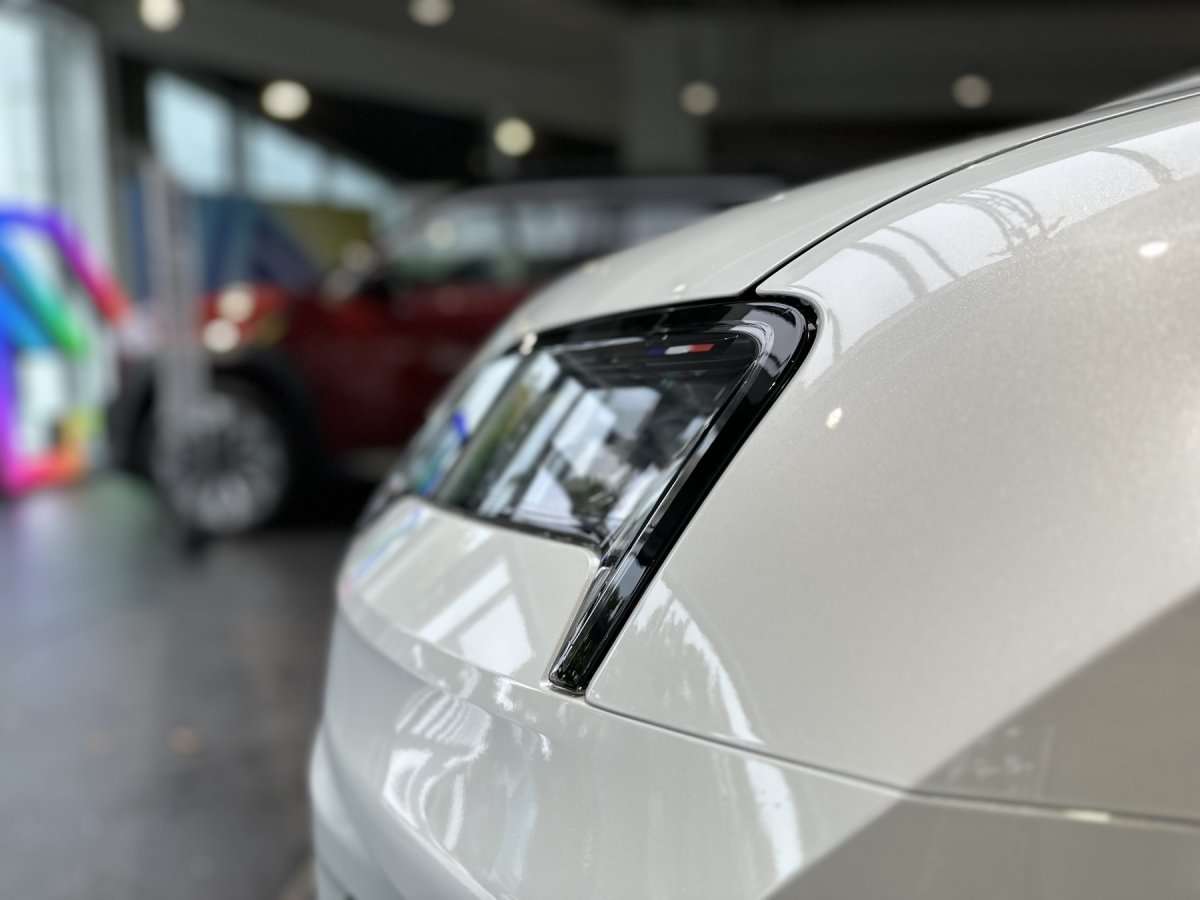 Fahrzeugbild eines Renault 5 E-TECH