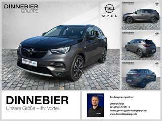 Schräge Frontansicht auf einen Opel Grandland X , freigestellt