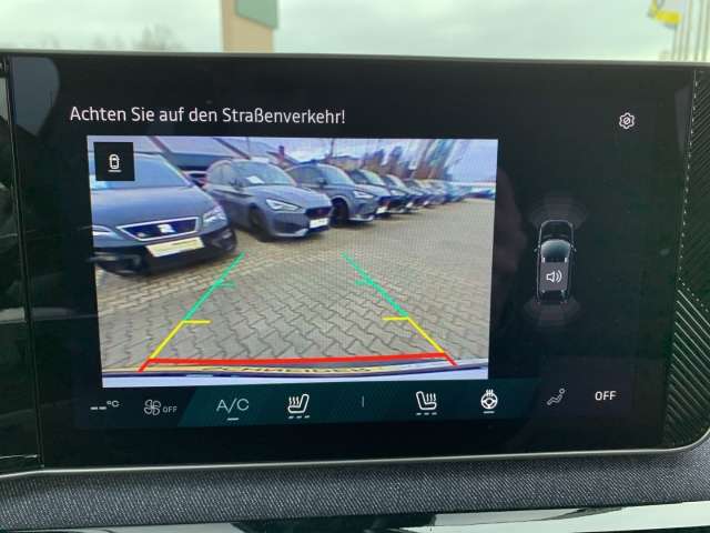 Fahrzeugbild eines Renault 4 E-TECH