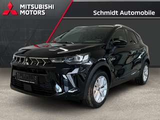 Schräge Frontansicht auf einen Mitsubishi ASX , freigestellt