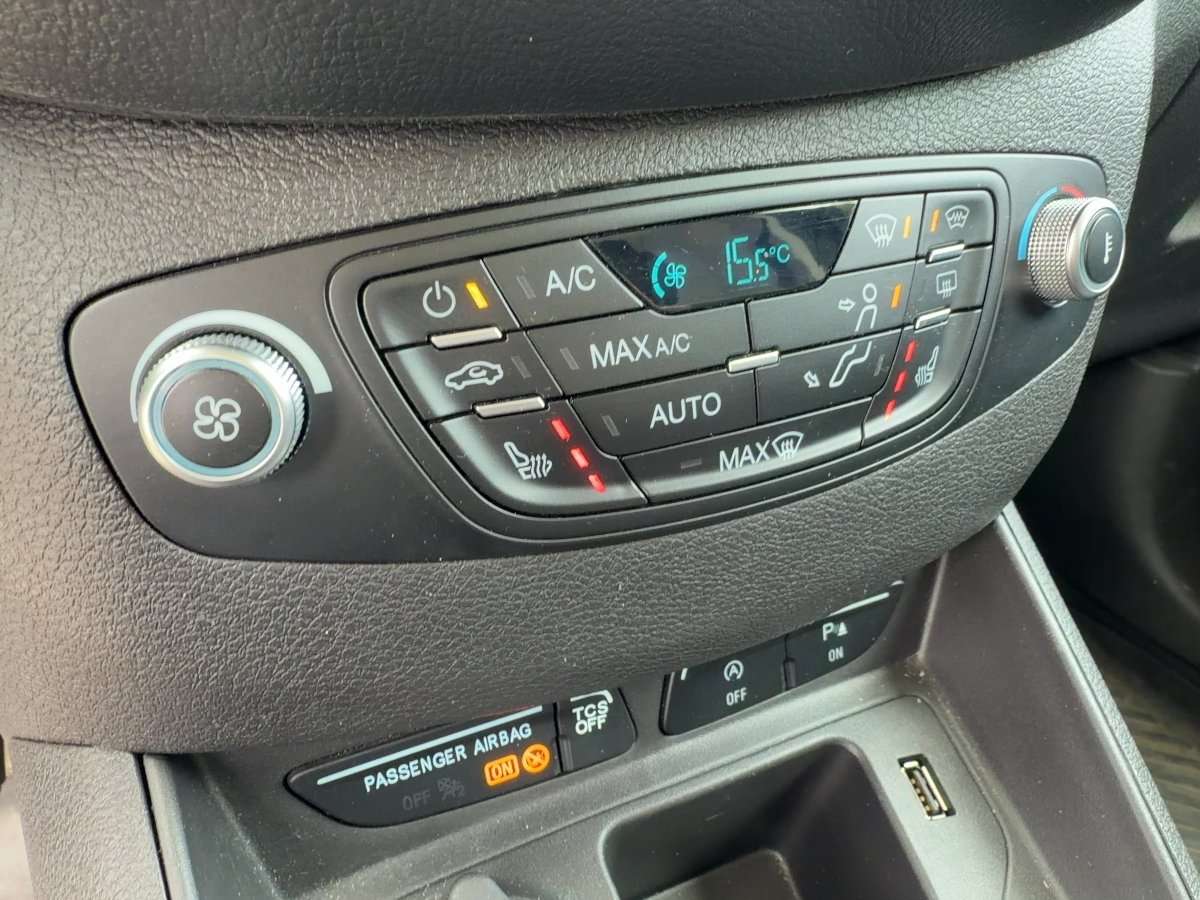 Fahrzeugbild eines Ford Transit Courier