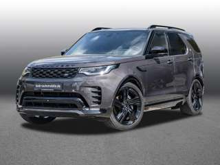 Schräge Frontansicht auf einen Land Rover Discovery , freigestellt