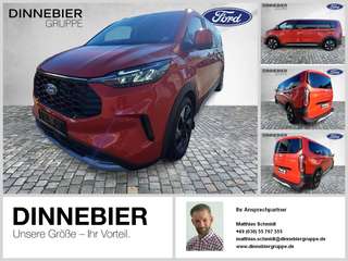 Schräge Frontansicht auf einen Ford Tourneo Custom , freigestellt