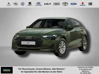 Schräge Frontansicht auf einen Audi A3 , freigestellt