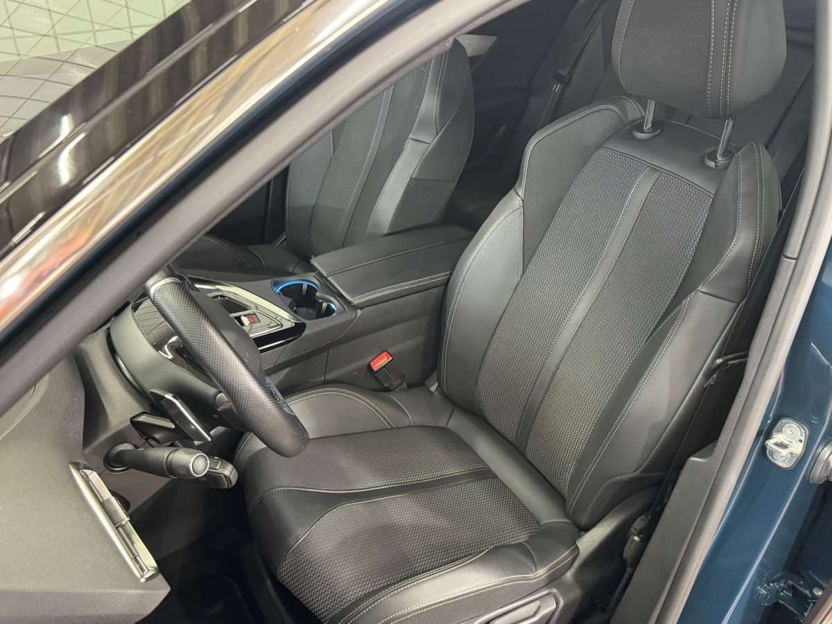 Fahrzeugbild eines Peugeot 3008