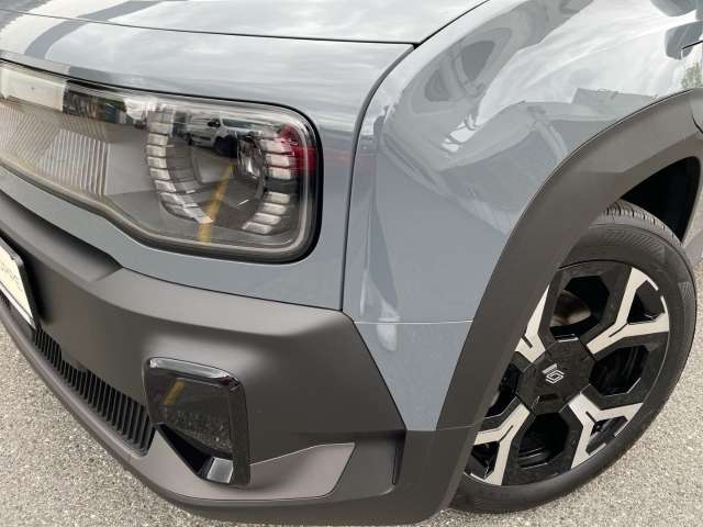 Fahrzeugbild eines Renault 4 E-TECH