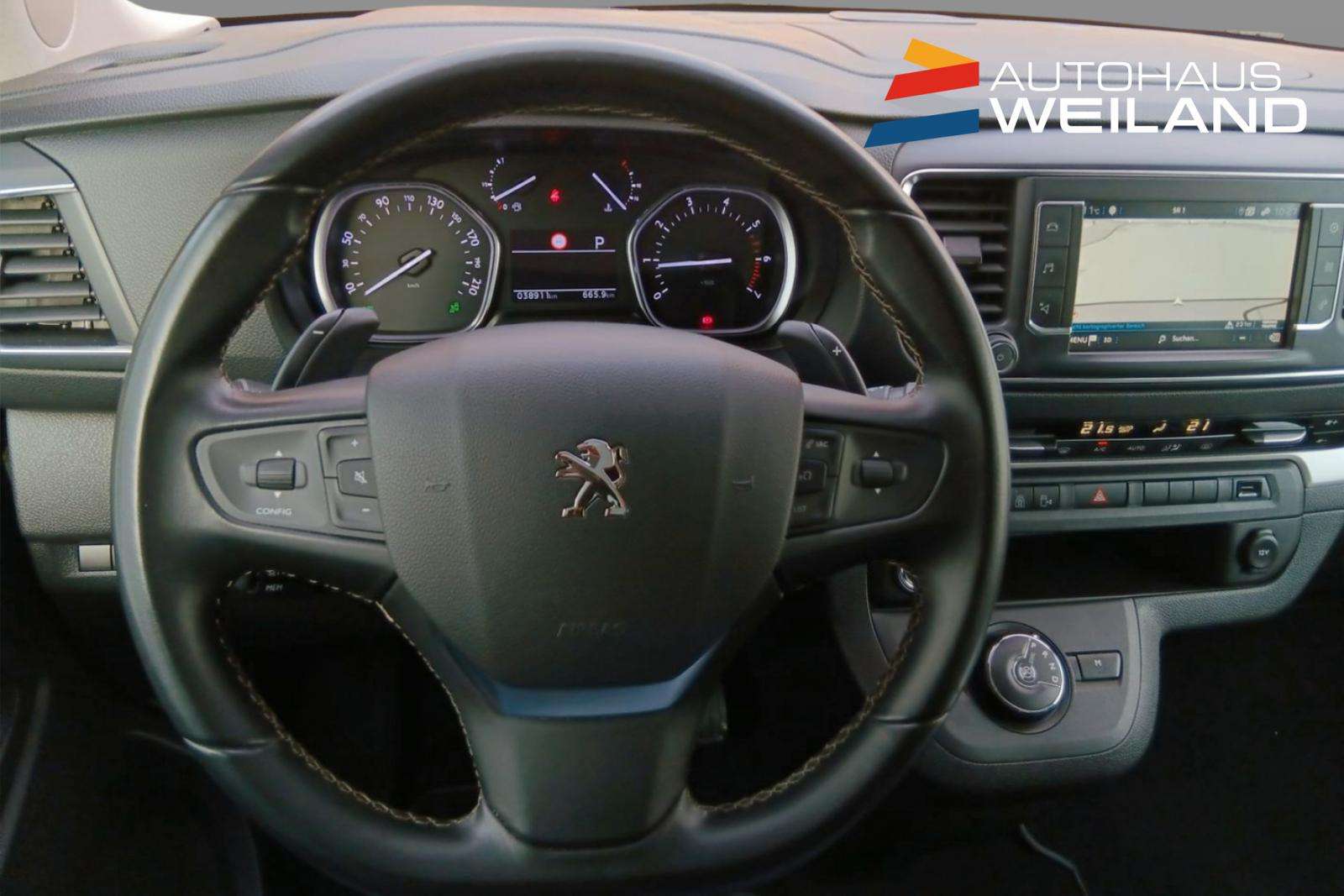 Fahrzeugbild eines Peugeot Traveller