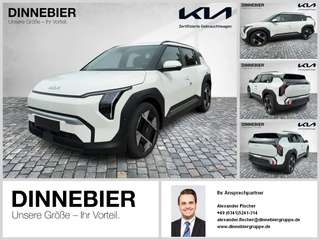 Schräge Frontansicht auf einen Kia EV3 , freigestellt