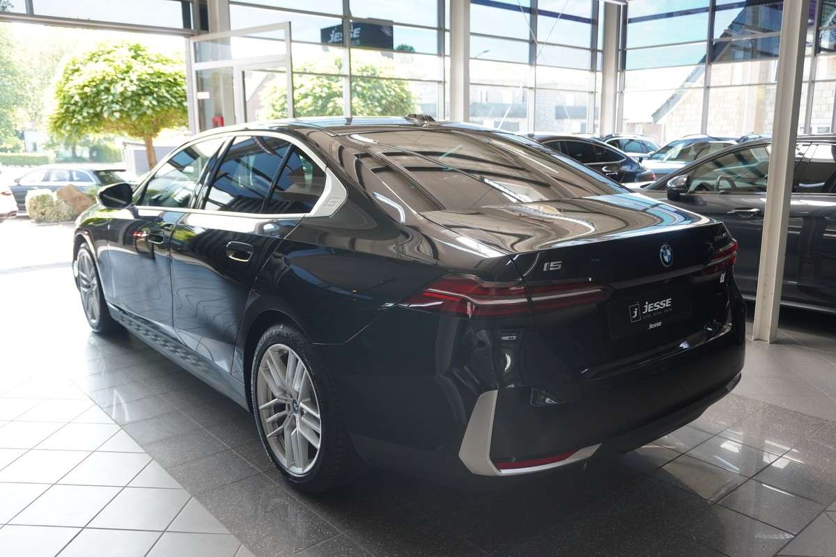 Fahrzeugbild eines BMW i5
