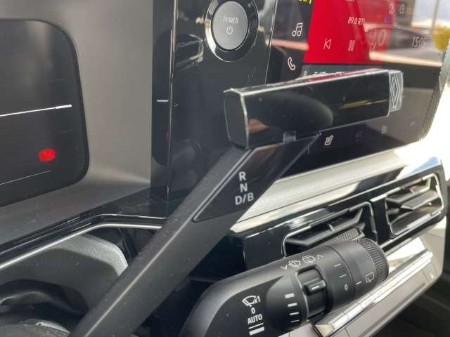 Fahrzeugbild eines Renault 4 E-TECH