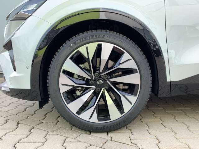 Fahrzeugbild eines Renault Rafale