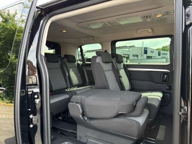 Fahrzeugbild eines Peugeot Traveller
