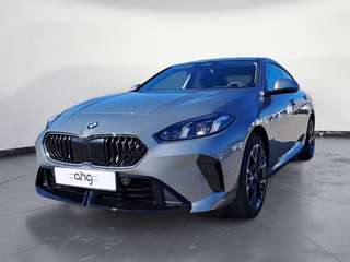 Schräge Frontansicht auf einen BMW 2er-Reihe , freigestellt