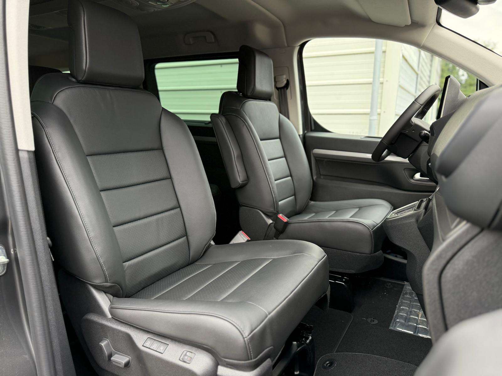 Fahrzeugbild eines Peugeot Traveller