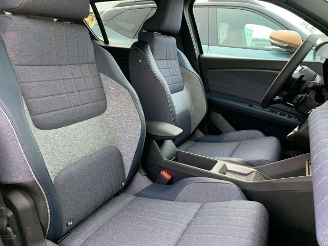 Fahrzeugbild eines Renault 4 E-TECH