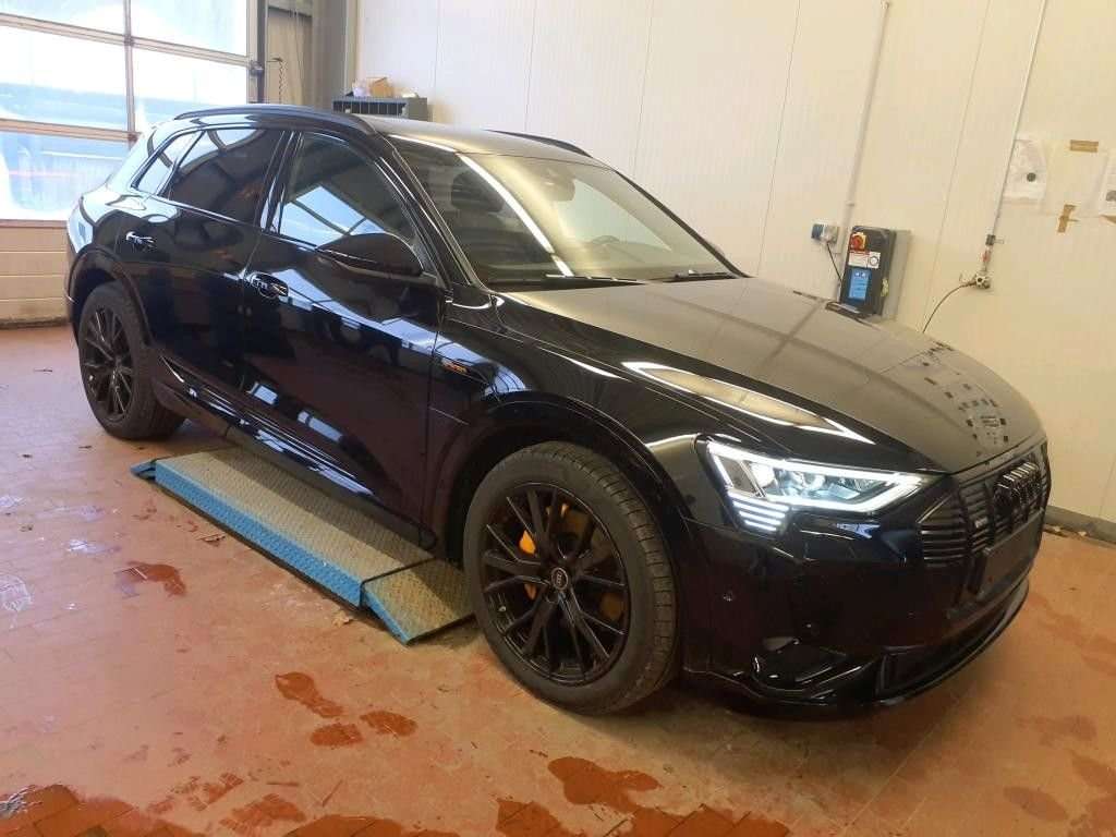 Fahrzeugbild eines Audi e-tron
