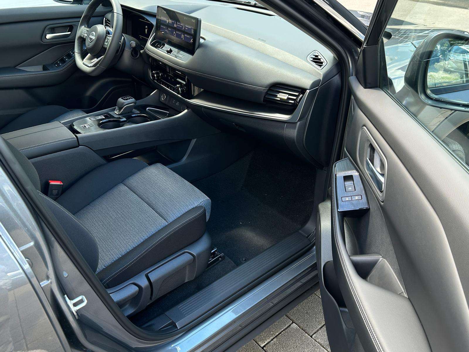 Fahrzeugbild eines Nissan X-TRAIL